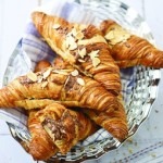 Croissante cu ciocolata si migdale