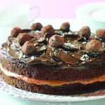 Tort de ciocolata cu caramel sarat